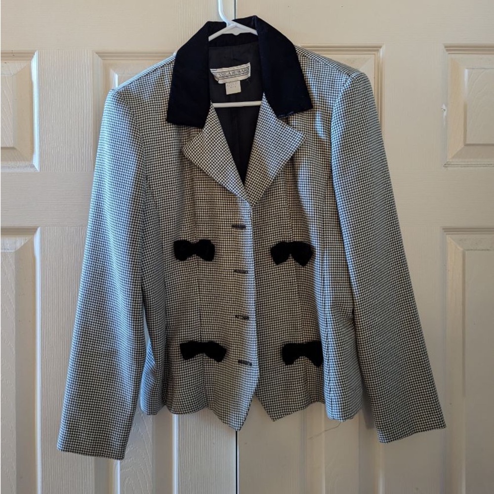 Super cute blazer vintage style with velvet bows and collar. Jessica Howard 2P
